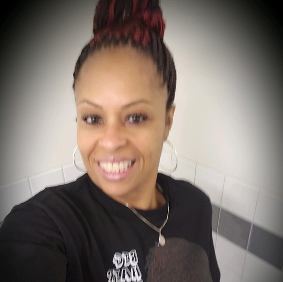 Meet your Posher, Pamela - Picture 1 of 1